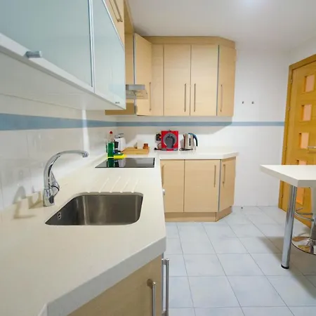 Apartment Daniela- Very Close To The Centre Of Estepona And The Beach. *